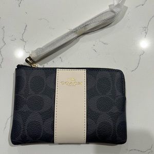 Coach Corner Zip Wristlet In Signature Canvas (NWT)